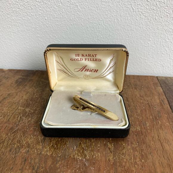 Vintage Anson 12 kt Gold Filled scroll detail standard size tie‎ clip bar in box - Picture 1 of 7